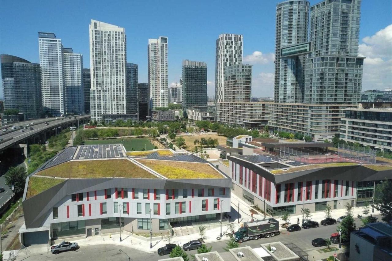 Three-Bedroom Condo With Free Parking Nearby Cn Tower With Lake View Toronto Luaran gambar