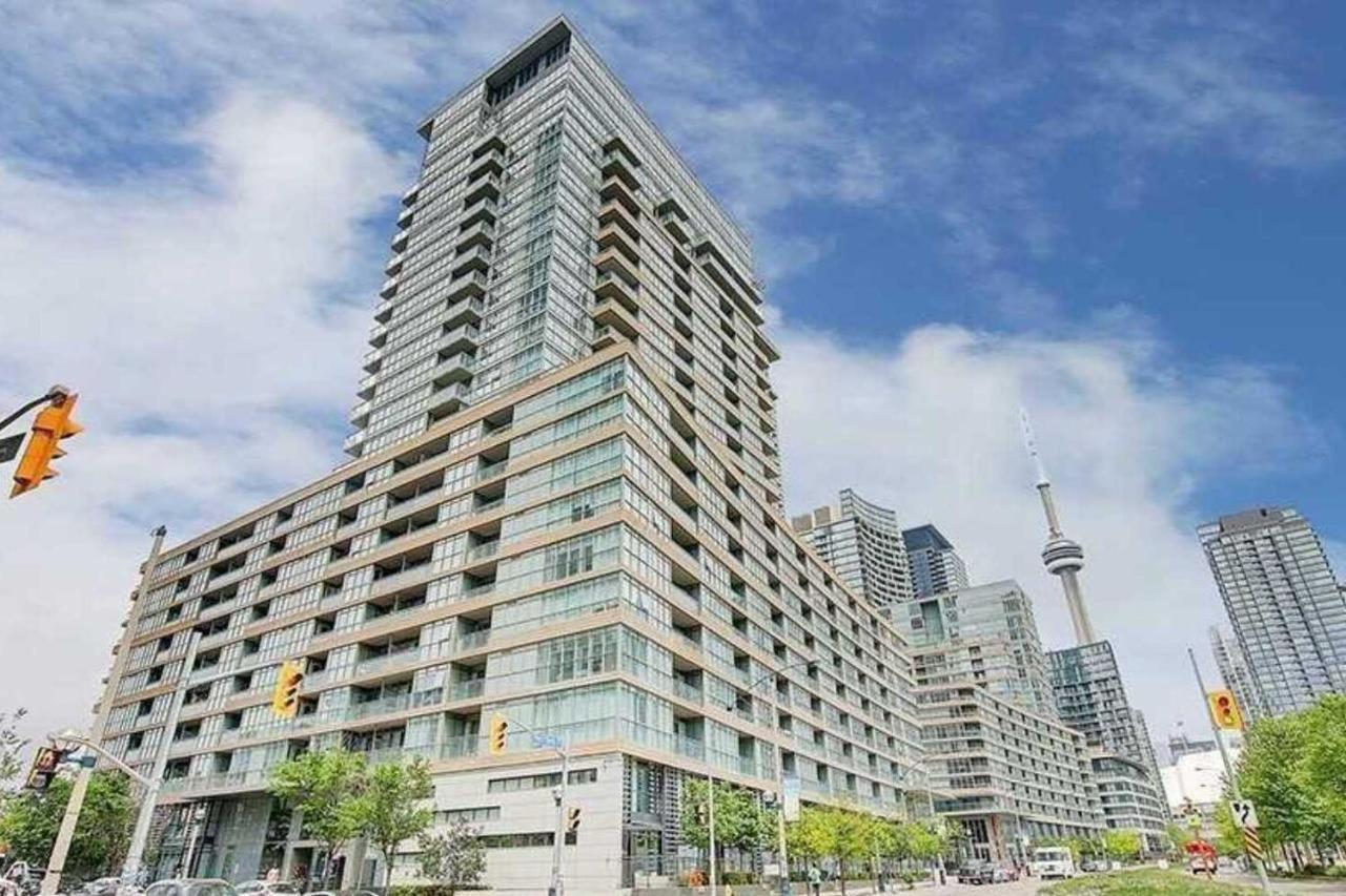Three-Bedroom Condo With Free Parking Nearby Cn Tower With Lake View Toronto Luaran gambar