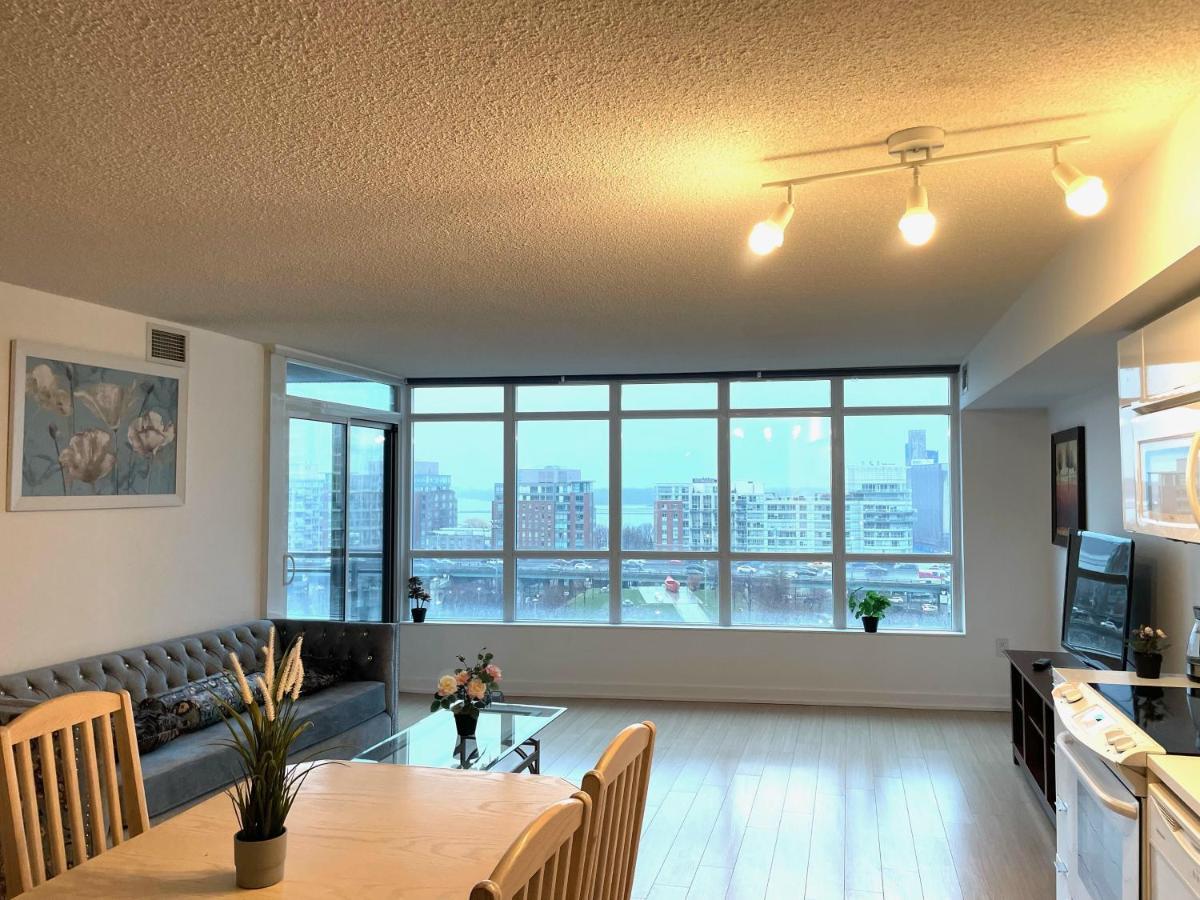 Three-Bedroom Condo With Free Parking Nearby Cn Tower With Lake View Toronto Luaran gambar