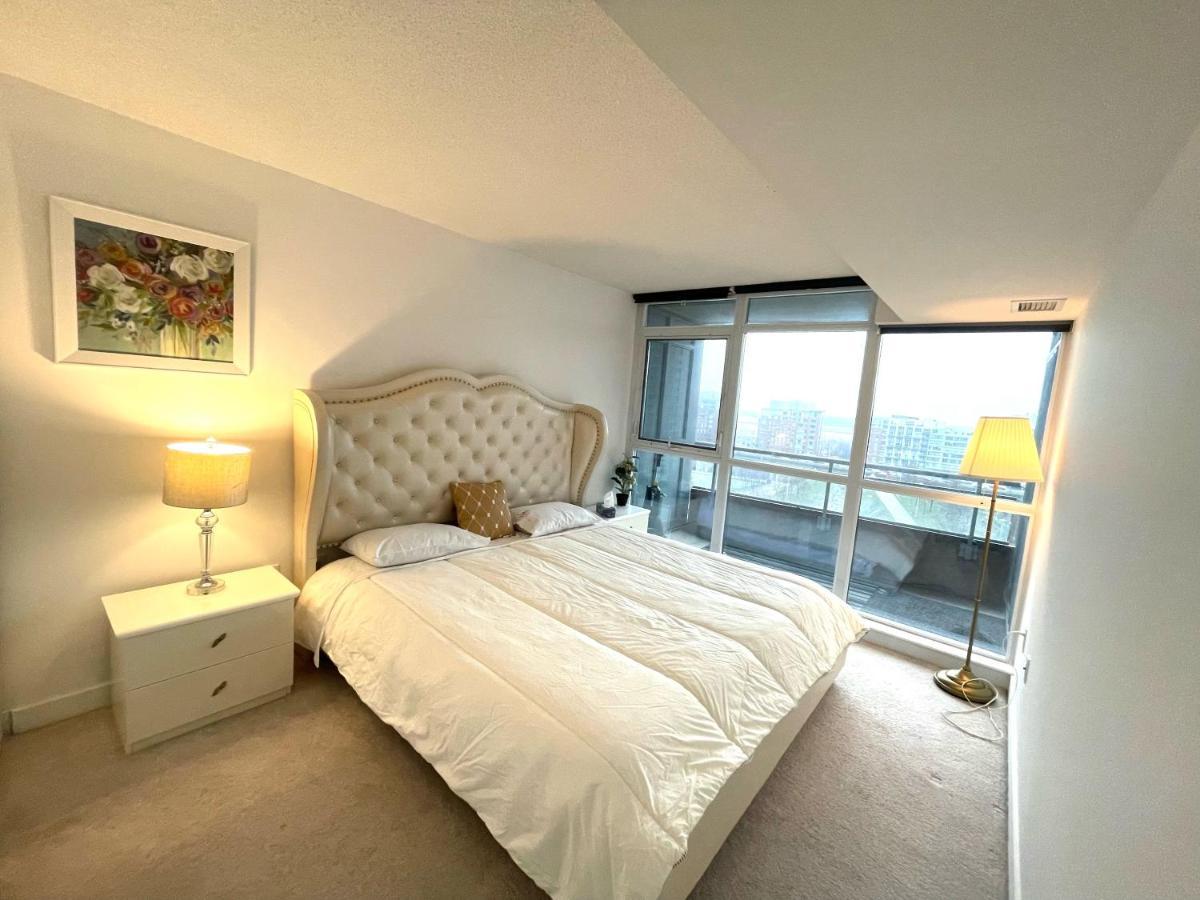 Three-Bedroom Condo With Free Parking Nearby Cn Tower With Lake View Toronto Luaran gambar