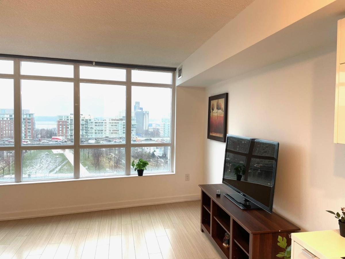 Three-Bedroom Condo With Free Parking Nearby Cn Tower With Lake View Toronto Luaran gambar