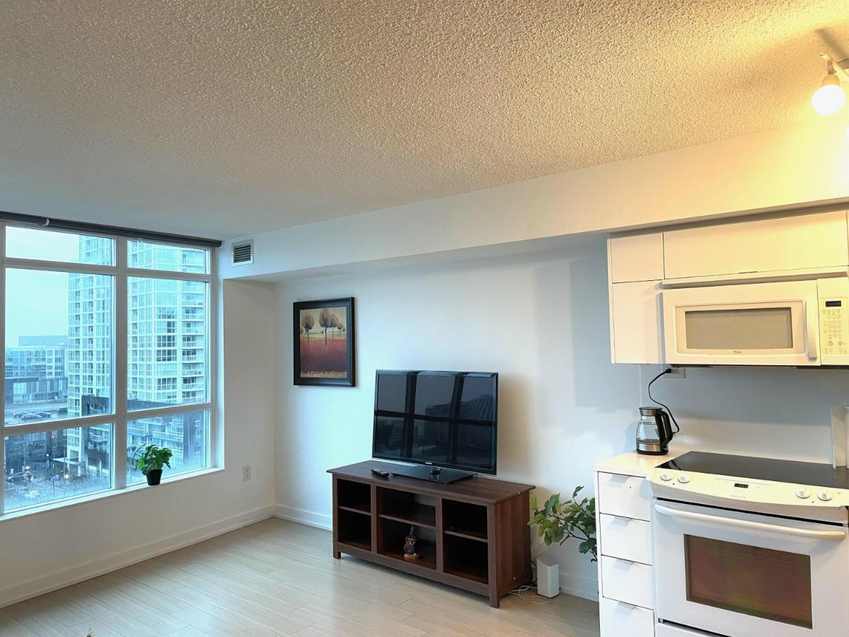 Three-Bedroom Condo With Free Parking Nearby Cn Tower With Lake View Toronto Luaran gambar
