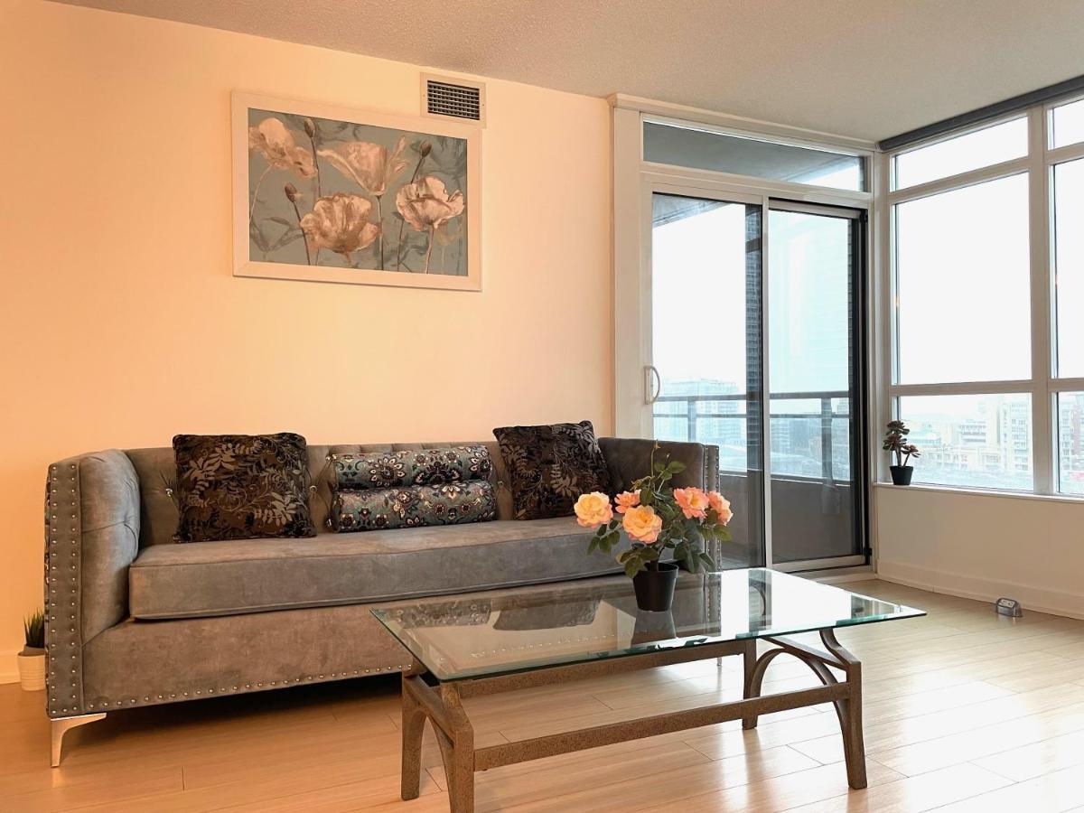 Three-Bedroom Condo With Free Parking Nearby Cn Tower With Lake View Toronto Luaran gambar