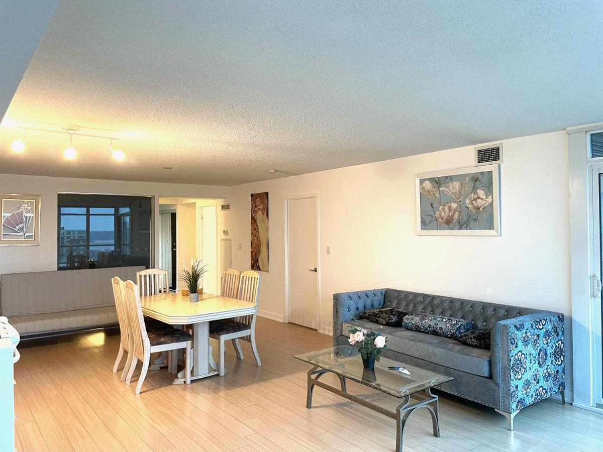 Three-Bedroom Condo With Free Parking Nearby Cn Tower With Lake View Toronto Luaran gambar