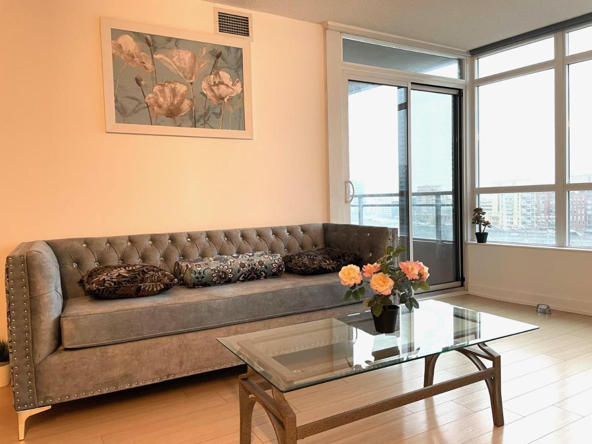 Three-Bedroom Condo With Free Parking Nearby Cn Tower With Lake View Toronto Luaran gambar