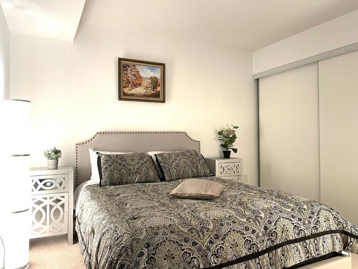 Three-Bedroom Condo With Free Parking Nearby Cn Tower With Lake View Toronto Luaran gambar