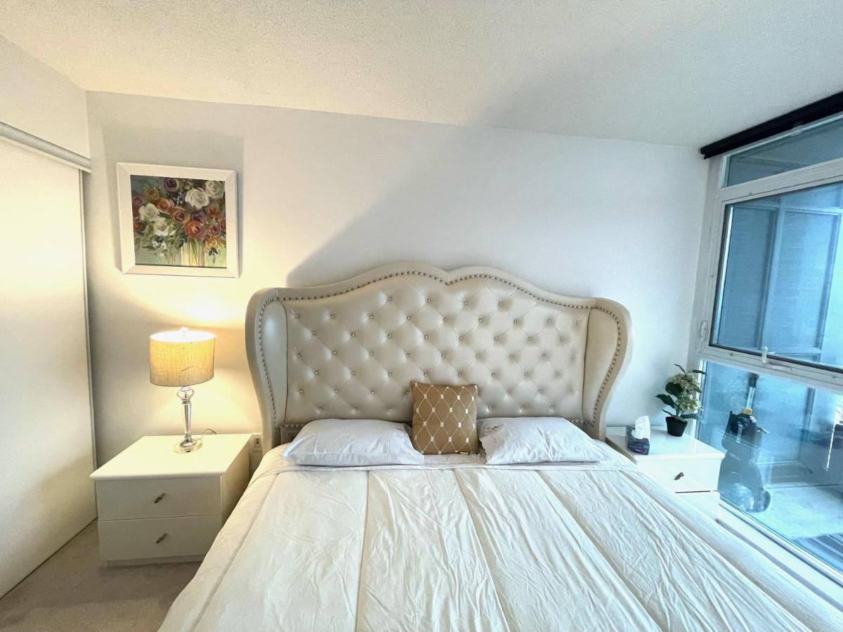 Three-Bedroom Condo With Free Parking Nearby Cn Tower With Lake View Toronto Luaran gambar