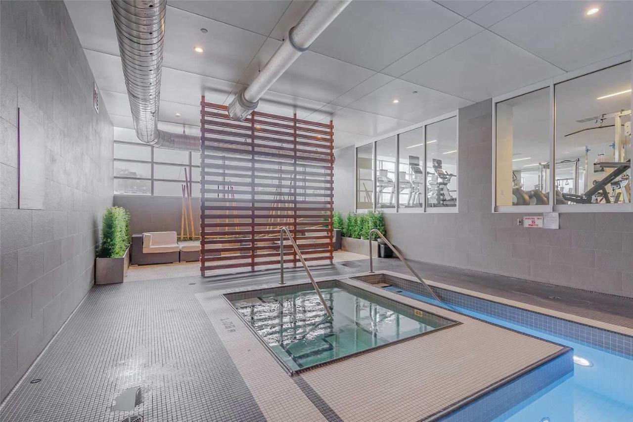 Three-Bedroom Condo With Free Parking Nearby Cn Tower With Lake View Toronto Luaran gambar