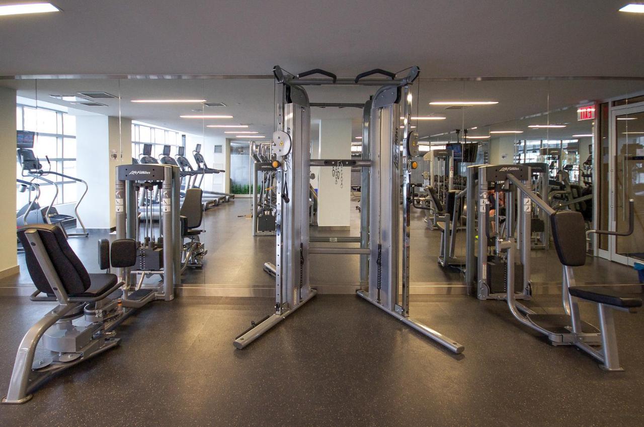 Three-Bedroom Condo With Free Parking Nearby Cn Tower With Lake View Toronto Luaran gambar
