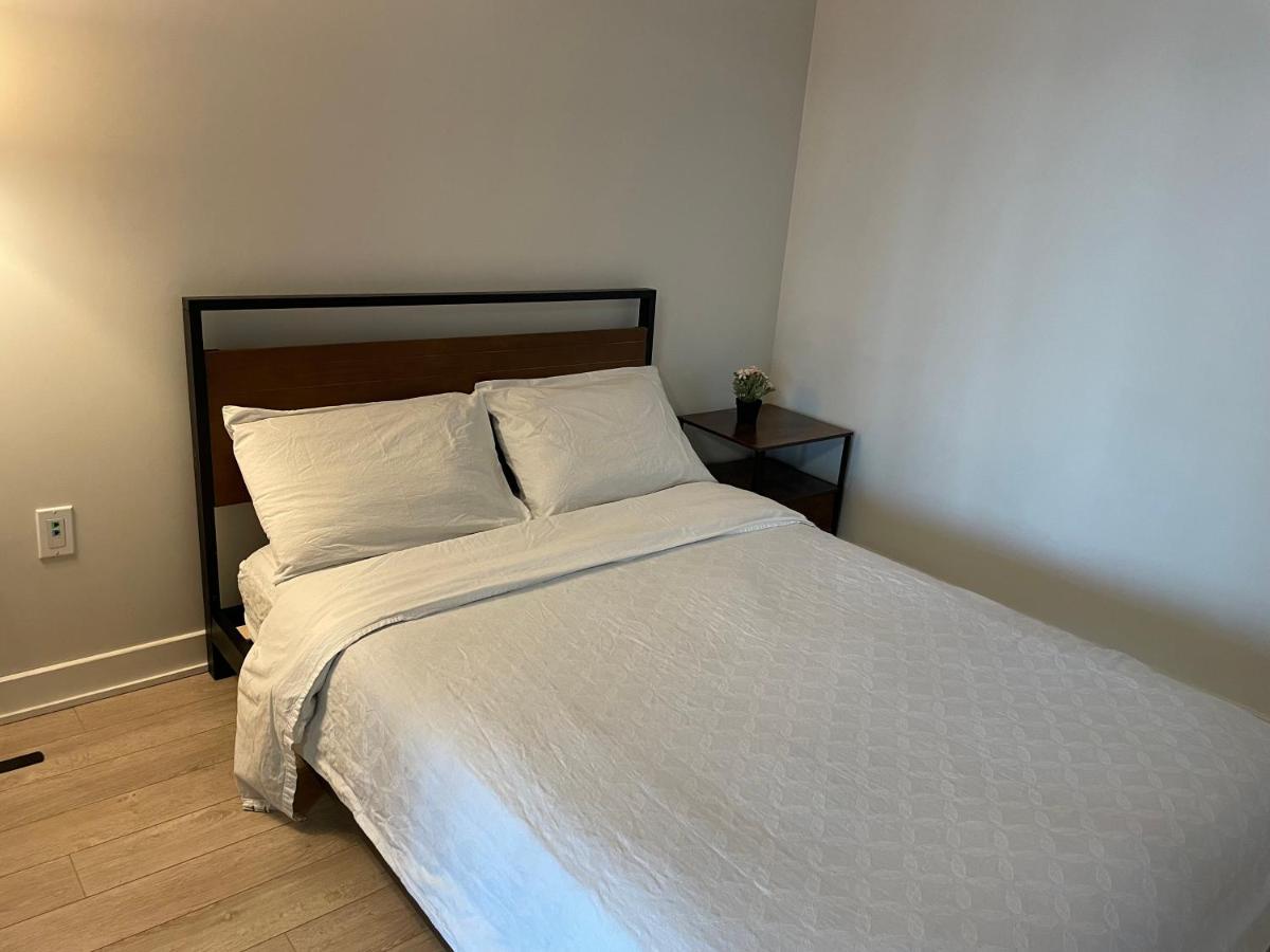 Three-Bedroom Condo With Free Parking Nearby Cn Tower With Lake View Toronto Luaran gambar