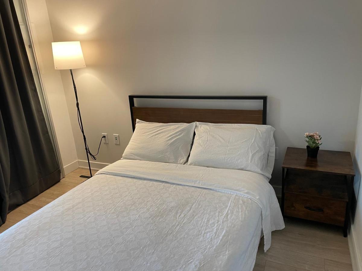 Three-Bedroom Condo With Free Parking Nearby Cn Tower With Lake View Toronto Luaran gambar
