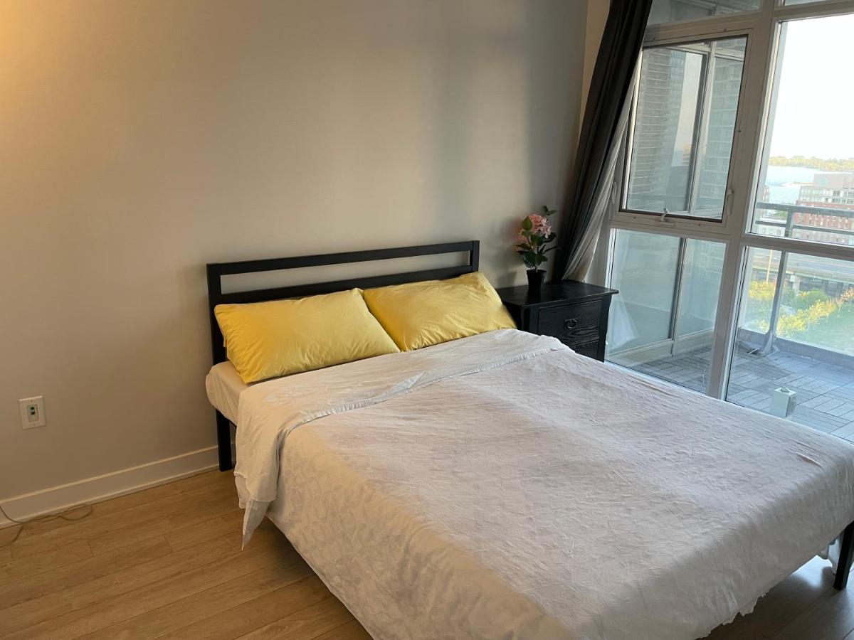 Three-Bedroom Condo With Free Parking Nearby Cn Tower With Lake View Toronto Luaran gambar