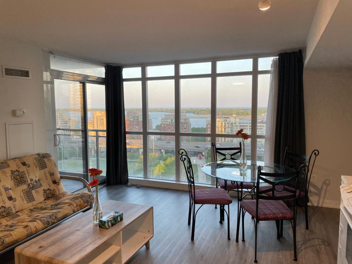 Three-Bedroom Condo With Free Parking Nearby Cn Tower With Lake View Toronto Luaran gambar